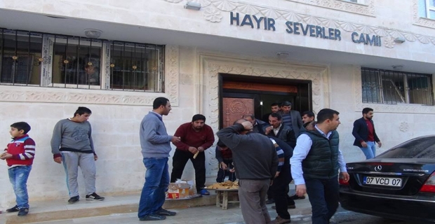 Minaresi içeride kalan cami ibadete açıldı