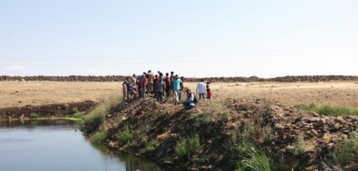 Balık tutmak için girdiği gölette boğuldu