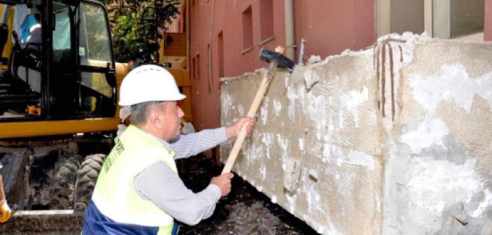 Şahin, Ticari alanı yeşil alana çevirerek yıkımı başlattı!