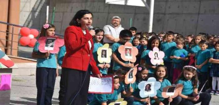 Pandemide yazdığı şiiri okuyan öğretmen büyük alkış aldı