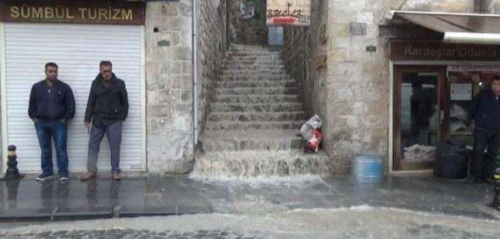 Mardin'de sağanak yağış başladı