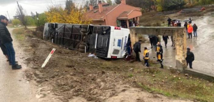 Bismil'de yolcu otobüsü devrildi, 33 yaralı!