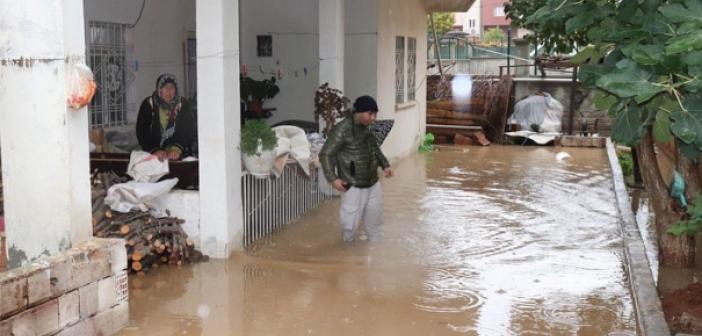 Midyat'ta sağanak yağmur sonrası su baskını