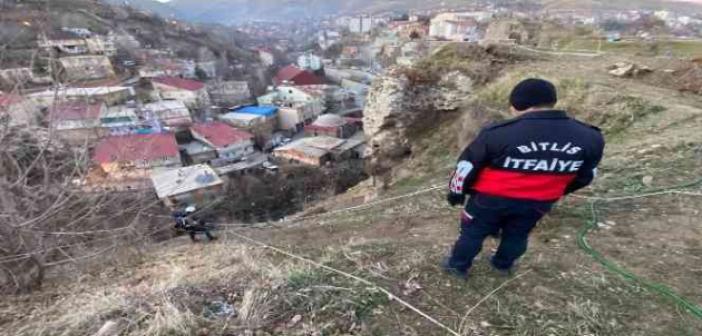 Bitlis Kalesi’ne tırmanmak isterken mahsur kalan genç ekipler tarafından kurtarıldı