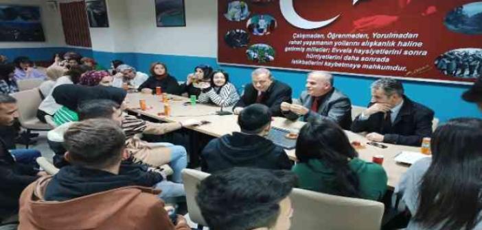 BEÜ Rektörü Prof. Dr. Elmastaş Adilcevaz KYK’da kalan öğrenciler ile bir araya geldi