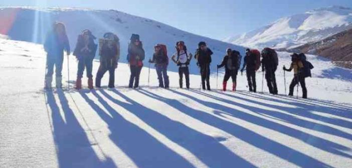 Süphan Dağı’na Cumhuriyet’in 100. yıl özel tırmanışı