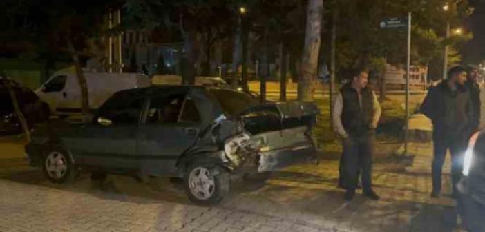 Alkollü sürücü park halindeki araca çarptı, kaçarken yakalandı