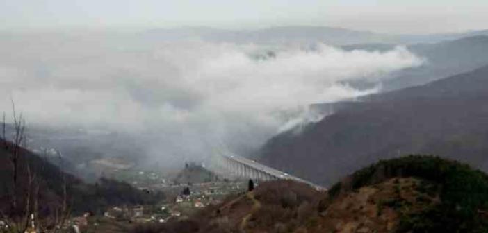 Bolu Dağı’nda sis ve sağanak yağış etkisini gösteriyor