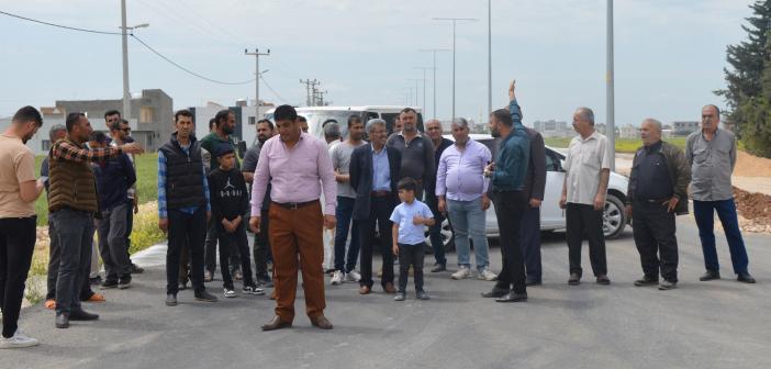 Kavşağın kapatılmasını istemeyen mahalleli, yolu trafiğe kapatıp eylem yaptı