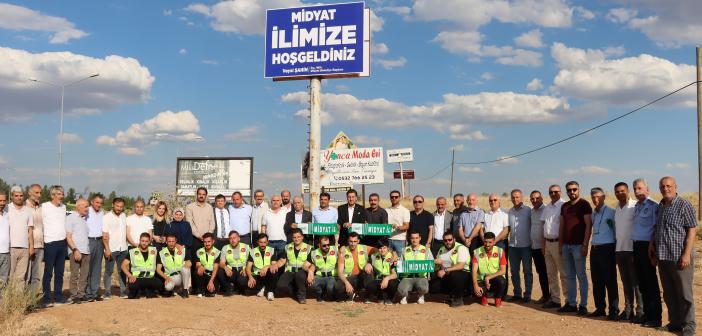 Midyat’ta “İlimize Hoş Geldiniz” tabelası asıldı