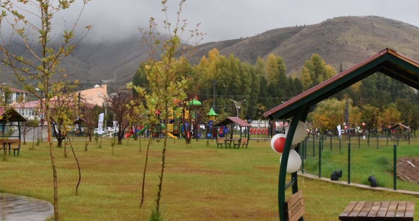 Bitlis'te Millet Bahçesi ve cami açılışı yapıldı