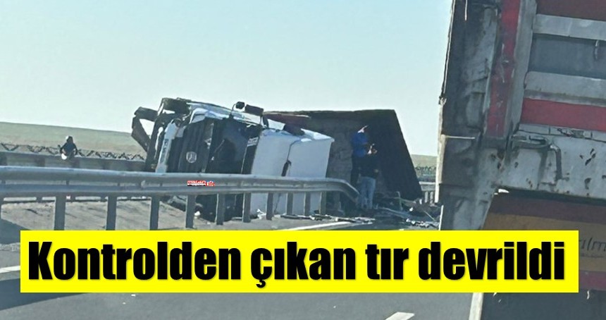 Kontrolden çıkan tır devrildi