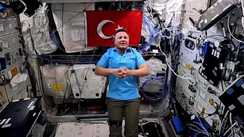 Alper Gezeravcı, astronot olmanın şifrelerini Gebzeli öğrencilerle paylaştı