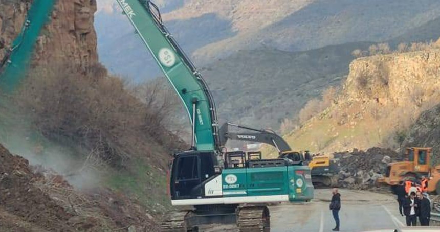 Bitlis-Diyarbakır kara yolunda heyelan