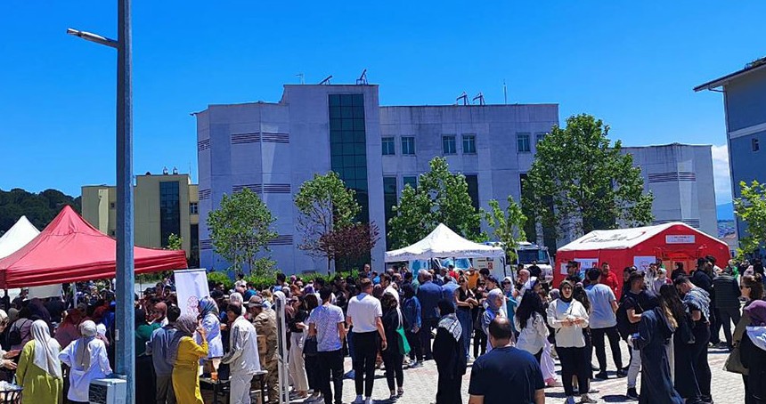 Yalova Üniversitesi öğrencilerinden Gazze yararına kermes