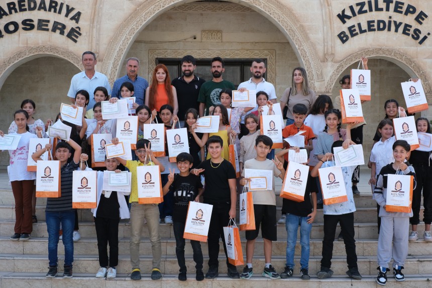 Kızıltepe Belediyesi'nden öğrencilere karne hediyesi