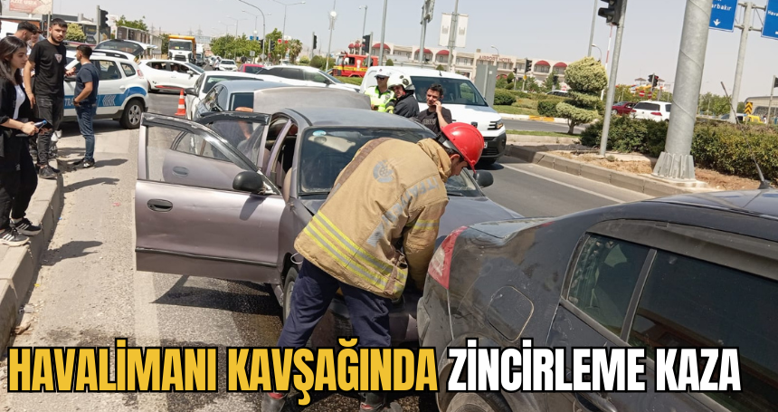 Havalimanı kavşağında zincirleme kaza