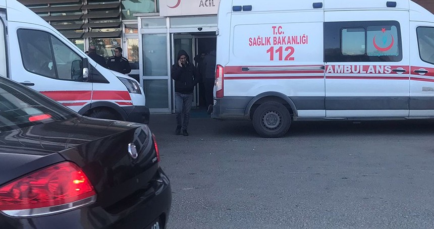 İstinat duvarına çarpan minibüs devrildi: 1 ölü, 7 yaralı