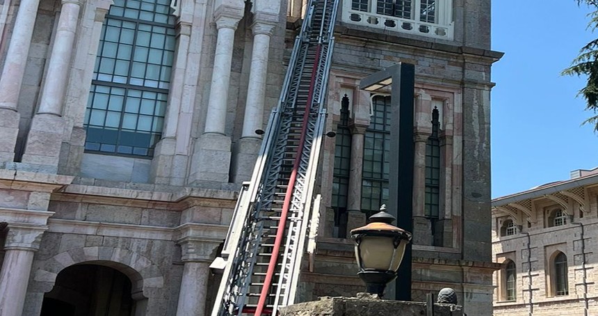 Sağlık Bilimleri Üniversitesi’nin tarihi binasında yangın çıktı