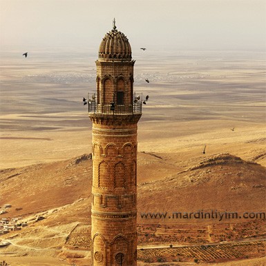 What are the meanings of minartes in Mardin?