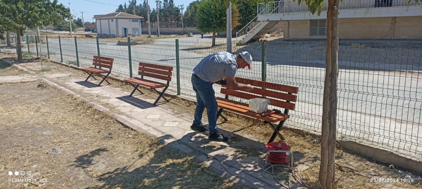 Kırsal mahallelere oturma bankları yerleştirildi