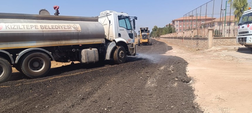 İpek Mahallesi’nde caddeler asfaltlanıyor