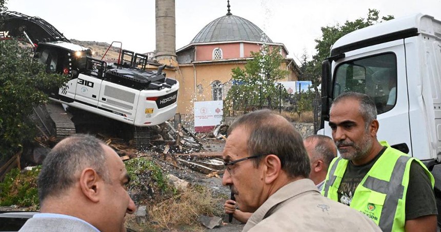 Malatya Valisi Yavuz depremden etkilenen kültür varlıklarını inceledi