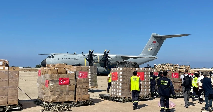 Türkiye'nin yardım uçağı Beyrut'ta