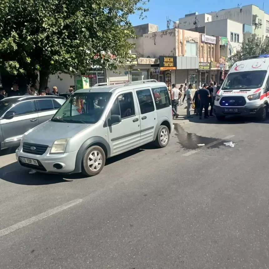 Midyat'ta kamyonet yayaya çarptı