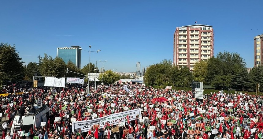 "Soykırıma İsyan, Filistin'e Destek Yürüyüşü" sloganıyla Ankara'da on binler toplandı