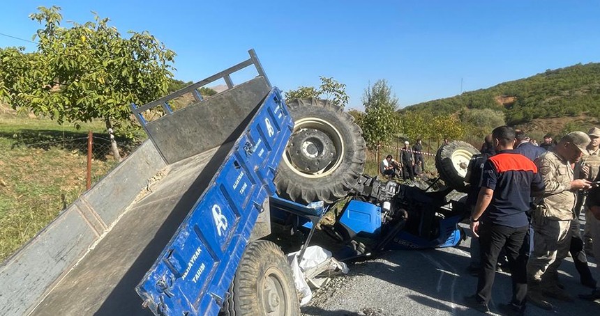 Devrilen traktörün altında kalan sürücü hayatını kaybetti