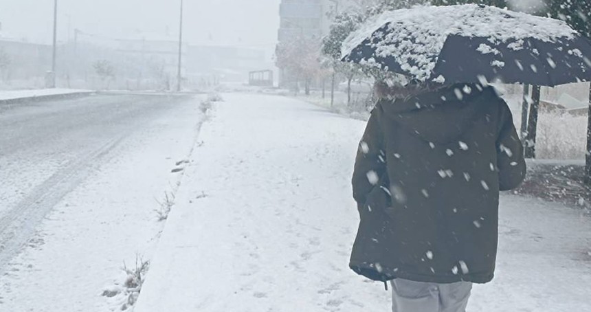 Bitlis'te yoğun kar yağışı etkili oluyor