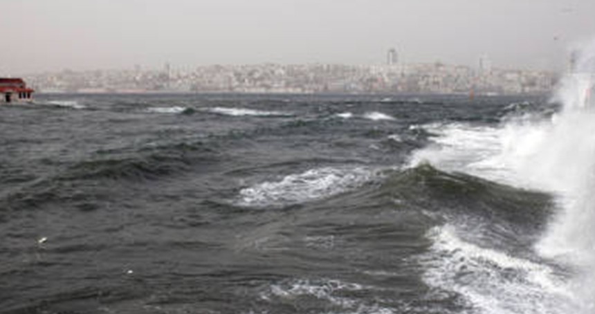 İstanbul'da ulaşıma fırtına engeli