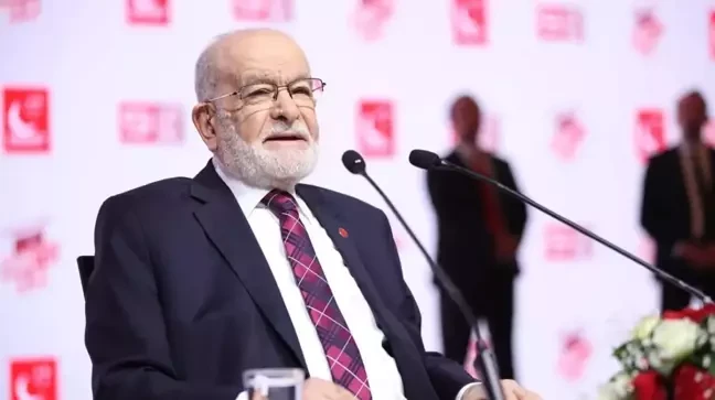 Karamollaoğlu veda konuşmasını Nesimi'nin "Kula minnet eylemem" dizeleriyle yaptı