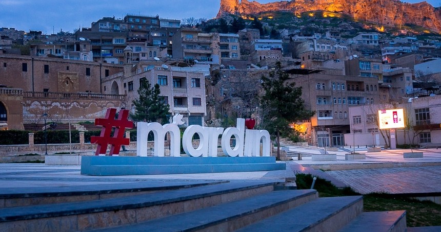 Take a Selfie in Republic Square of Mardin