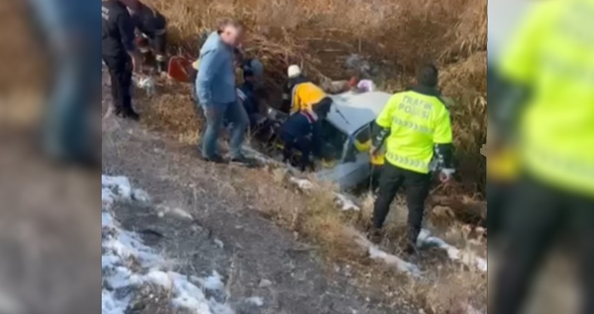 Konya'da otomobil atık su kanalına uçtu: 3 yaralı