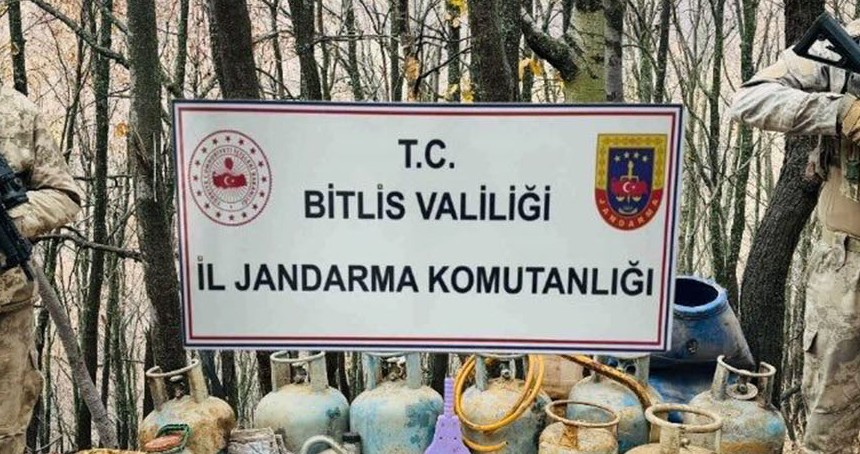 Bitlis kırsalında PKK'ya ait yaşam malzemeleri ele geçirildi