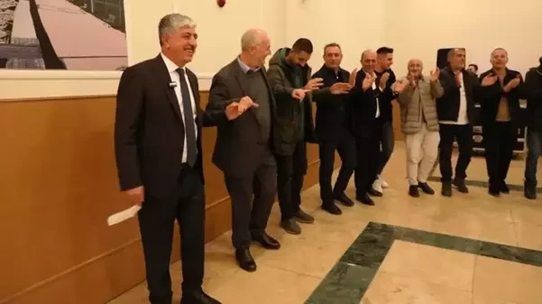 En düşük maaşın 47 bin TL olduğunu duyunca halay çektiler