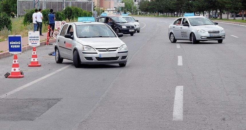 Bakanlık duyurdu: Tüm ehliyetlerde yeni dönem 1 Ocak'ta başlıyor