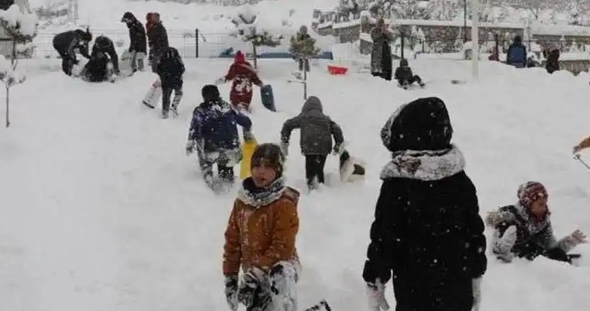 Hakkâri'de eğitime kar engeli