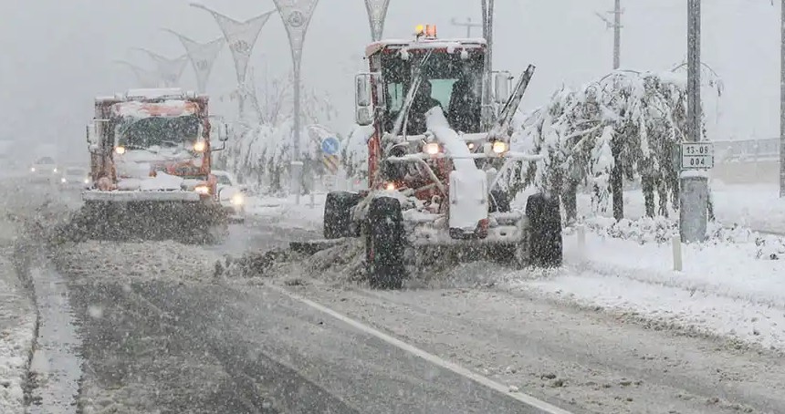 Van'da ve Bitlis'te 221 yerleşim birimi ulaşıma kapandı