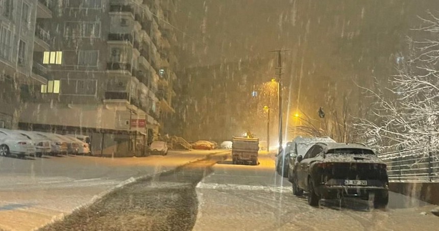 Mardin’de kar yağışı etkili oldu