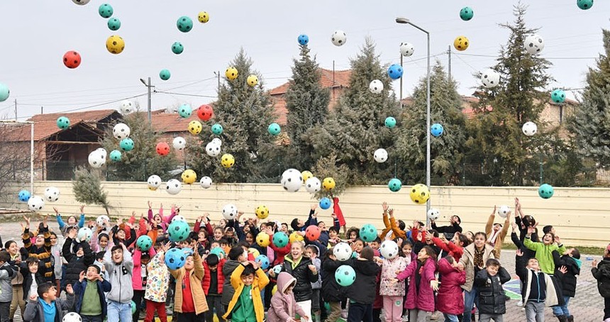 Yeşilyurt Belediyesi'nin "Spor İstasyonları Projesi" ilgi görüyor