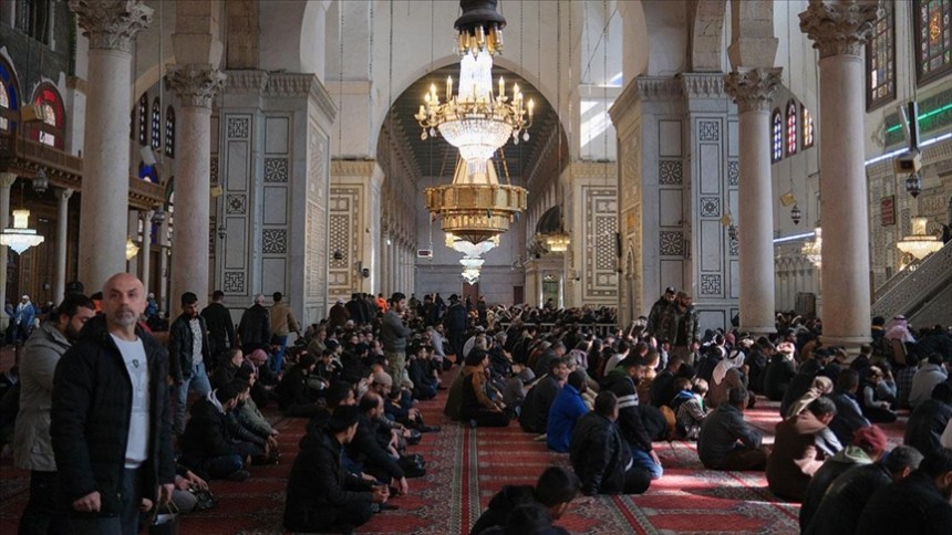 Şam'daki Emevi Camisi'nde cuma namazı kılındı