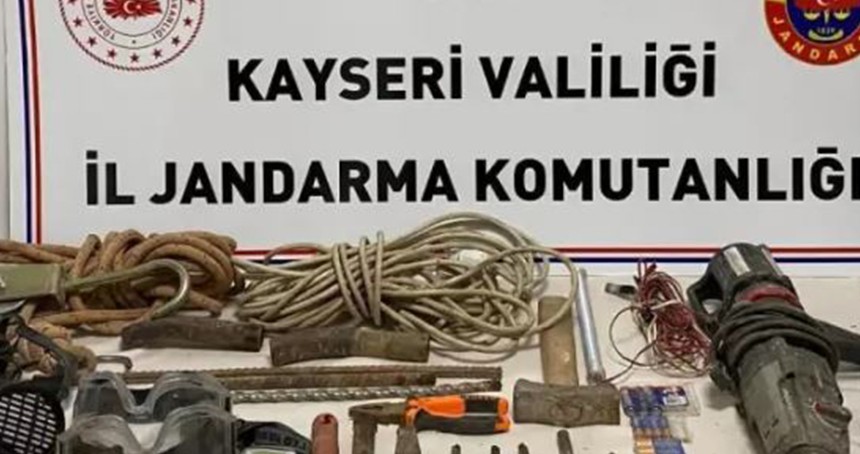 Kayseri’de define arayan 4 kişi suçüstü yakalandı