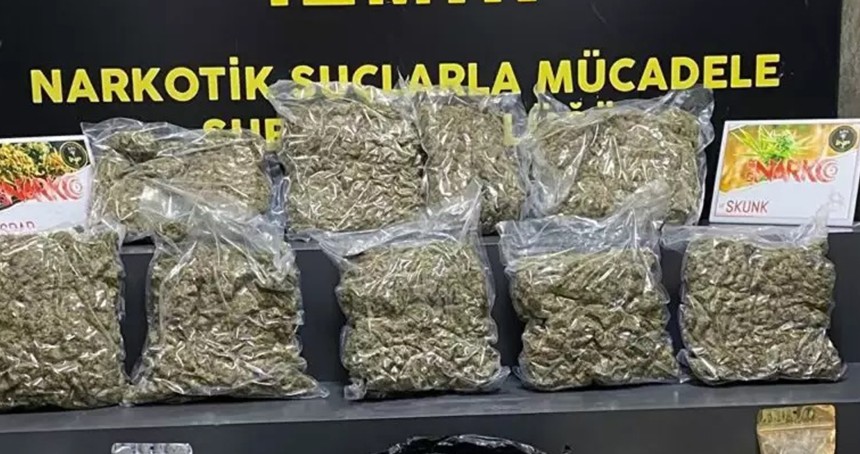 İzmir'de 10 kilogram esrar ele geçirildi