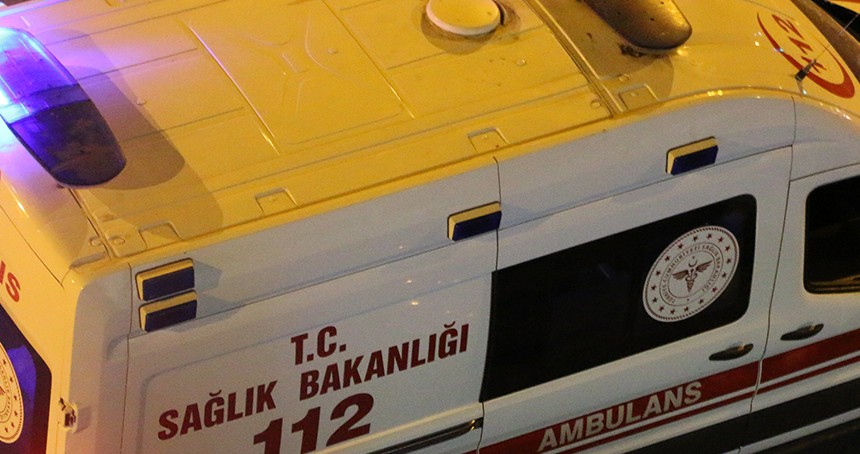 Minibüs ile otomobil çarpıştı: 2'si çocuk 4 yaralı