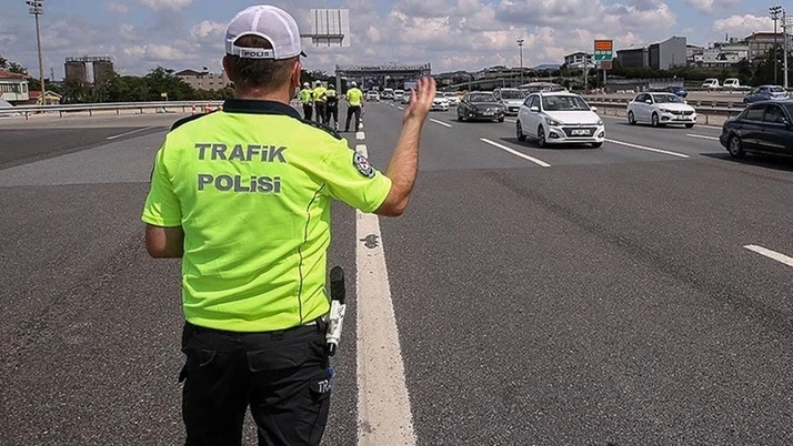 Eski ve yeni vekiller trafikte cezadan ömür boyu muaf tutulacak