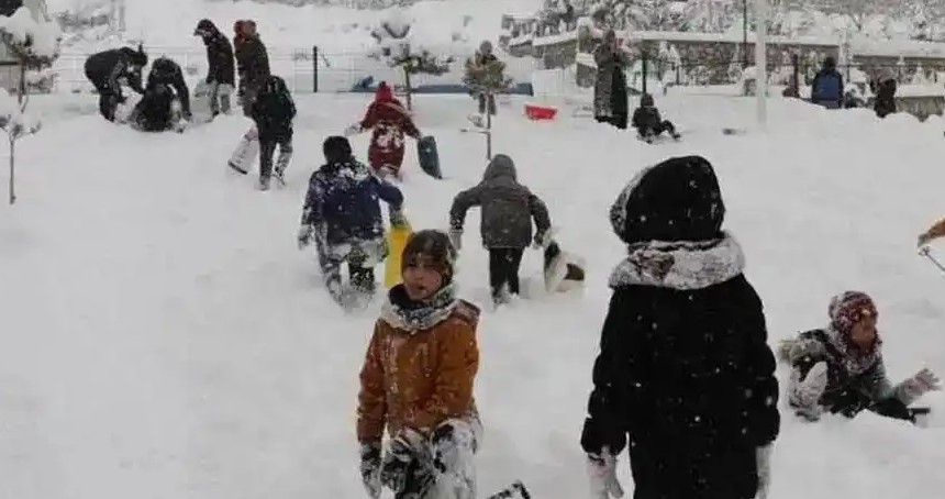 Kar yağışı nedeniyle bazı illerde eğitime ara verildi