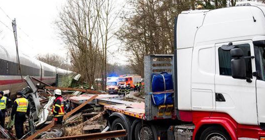 Hamburg’da tren kazasında bir kişi öldü, 25 kişi yaralandı